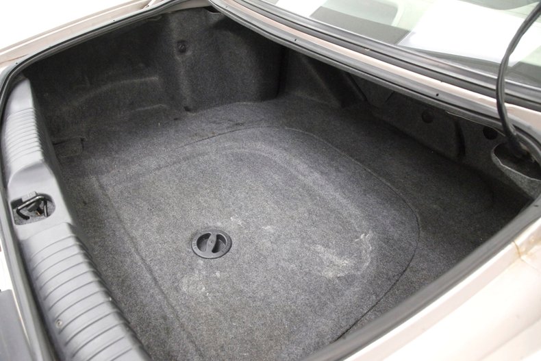 Buick-Riviera-1995-Platinum-Beige-Metal-Beige-37