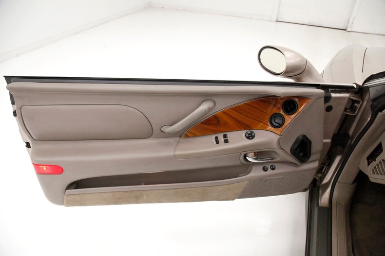 Buick-Riviera-1995-Platinum-Beige-Metal-Beige-38