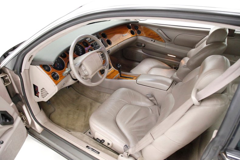 Buick-Riviera-1995-Platinum-Beige-Metal-Beige-39