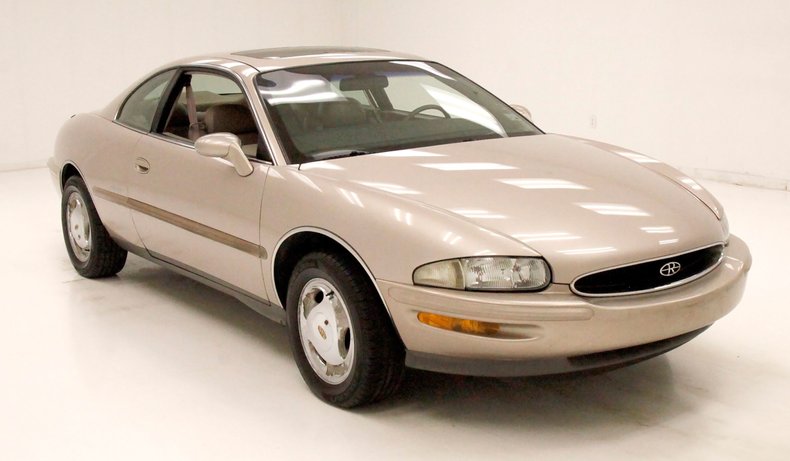 Buick-Riviera-1995-Platinum-Beige-Metal-Beige-4