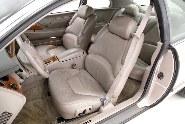 Buick-Riviera-1995-Platinum-Beige-Metal-Beige-40