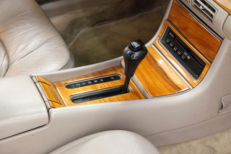 Buick-Riviera-1995-Platinum-Beige-Metal-Beige-41