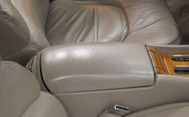 Buick-Riviera-1995-Platinum-Beige-Metal-Beige-42