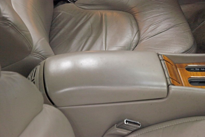 Buick-Riviera-1995-Platinum-Beige-Metal-Beige-42