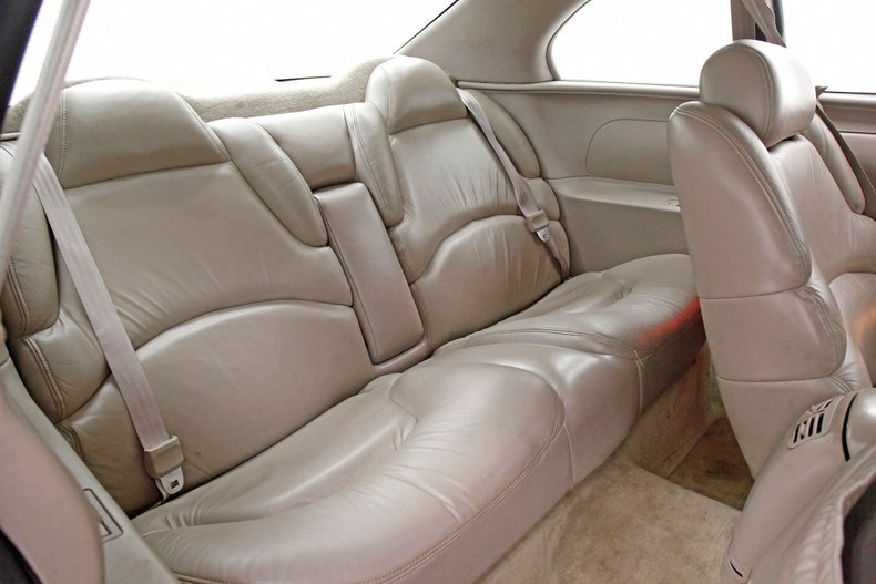 Buick-Riviera-1995-Platinum-Beige-Metal-Beige-45