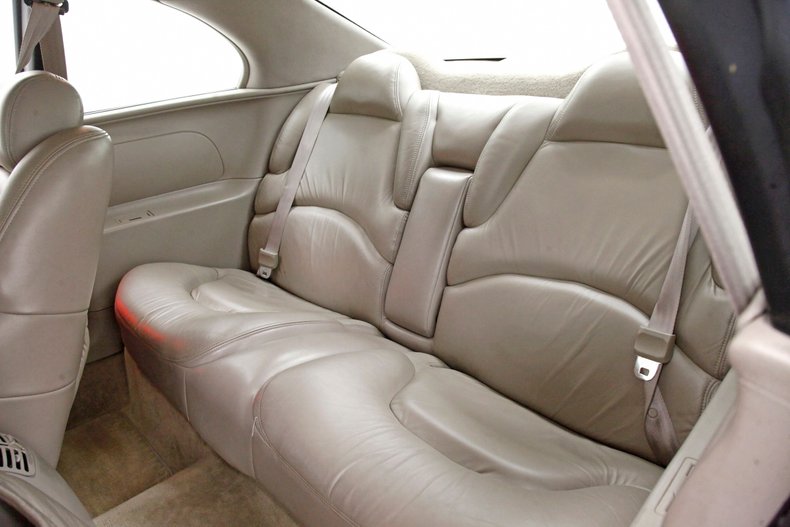 Buick-Riviera-1995-Platinum-Beige-Metal-Beige-46