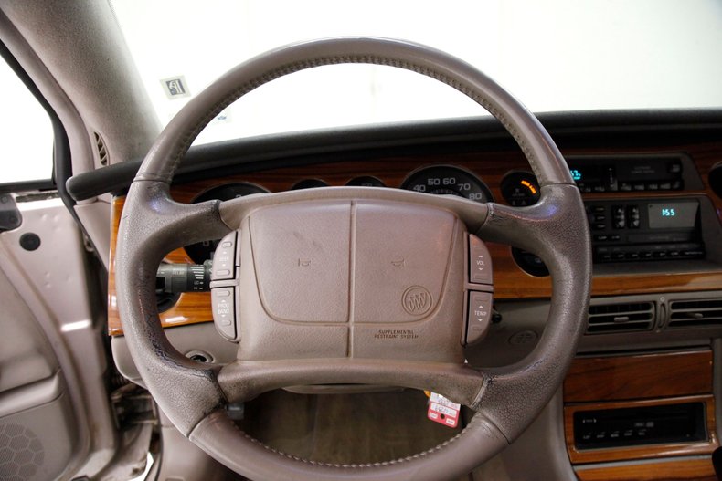 Buick-Riviera-1995-Platinum-Beige-Metal-Beige-6