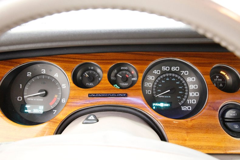 Buick-Riviera-1995-Platinum-Beige-Metal-Beige-7