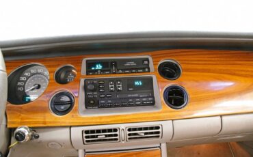 Buick-Riviera-1995-Platinum-Beige-Metal-Beige-9
