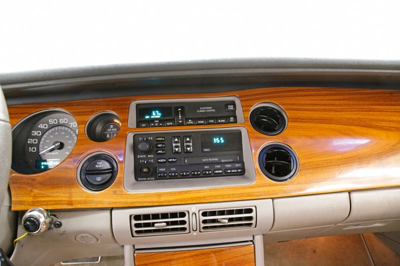 Buick-Riviera-1995-Platinum-Beige-Metal-Beige-9