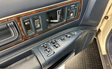 Buick-Roadmaster-1993-Summit-White-Dark-Blue-10