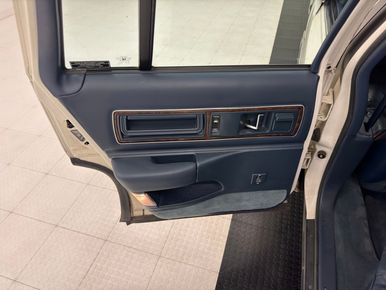 Buick-Roadmaster-1993-Summit-White-Dark-Blue-11