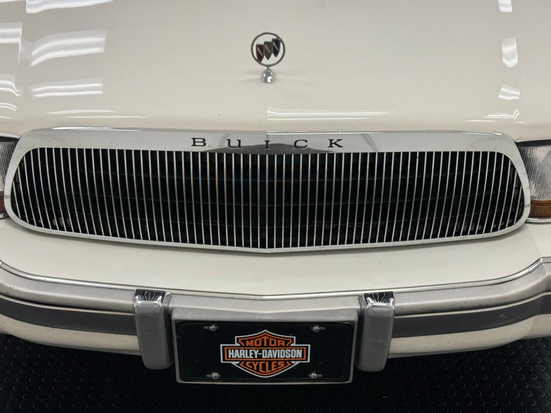 Buick-Roadmaster-1993-Summit-White-Dark-Blue-12