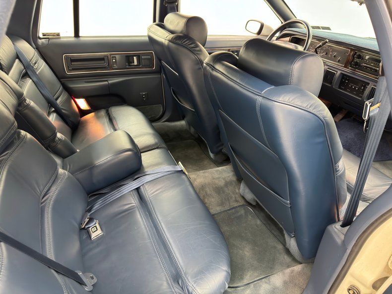 Buick-Roadmaster-1993-Summit-White-Dark-Blue-17