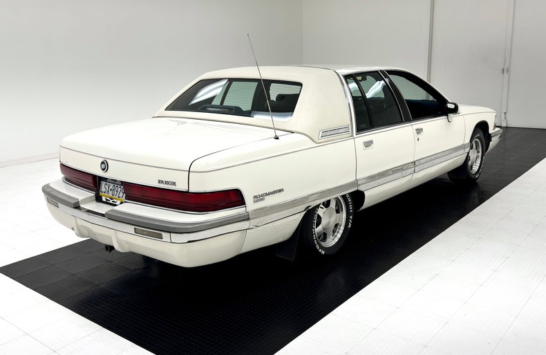 Buick-Roadmaster-1993-Summit-White-Dark-Blue-3