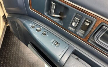 Buick-Roadmaster-1993-Summit-White-Dark-Blue-31