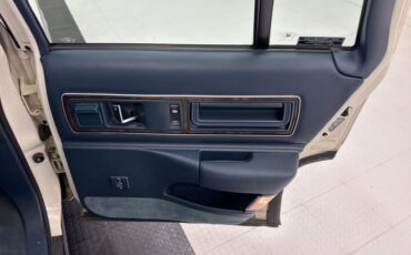 Buick-Roadmaster-1993-Summit-White-Dark-Blue-32