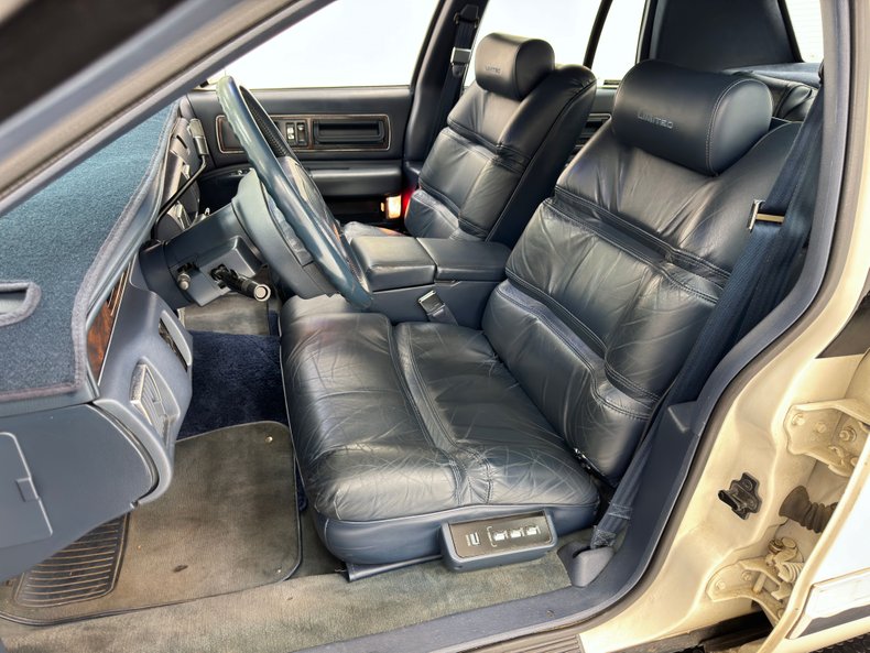 Buick-Roadmaster-1993-Summit-White-Dark-Blue-33