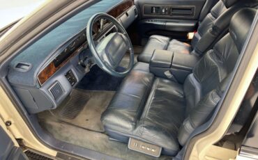 Buick-Roadmaster-1993-Summit-White-Dark-Blue-35