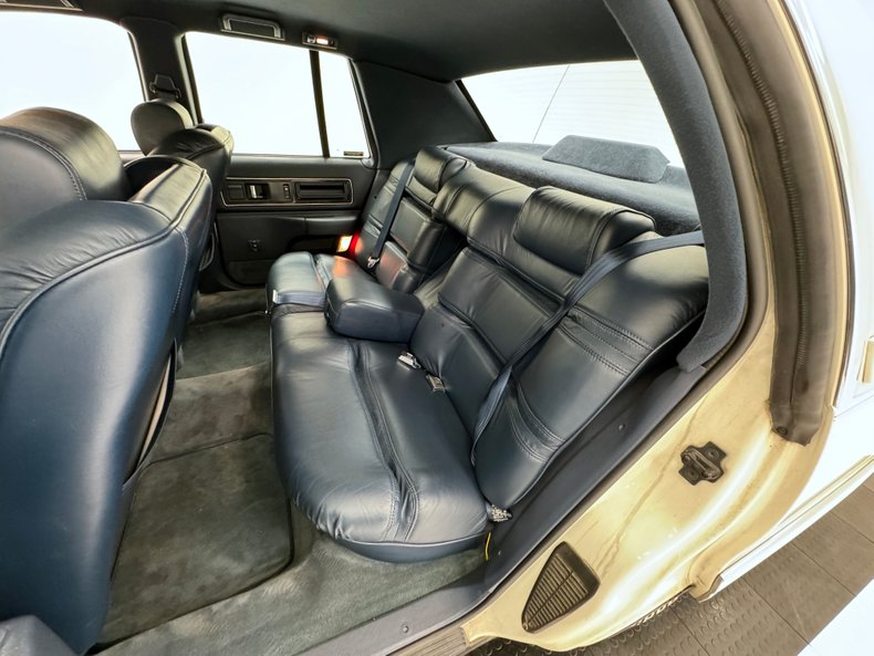 Buick-Roadmaster-1993-Summit-White-Dark-Blue-36