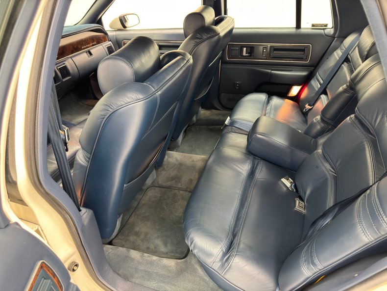 Buick-Roadmaster-1993-Summit-White-Dark-Blue-37