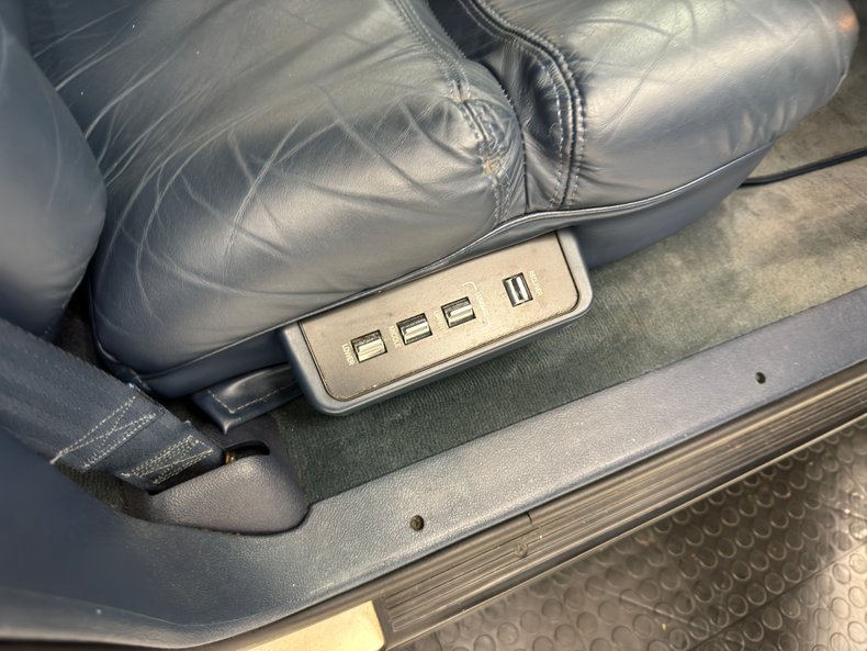 Buick-Roadmaster-1993-Summit-White-Dark-Blue-38