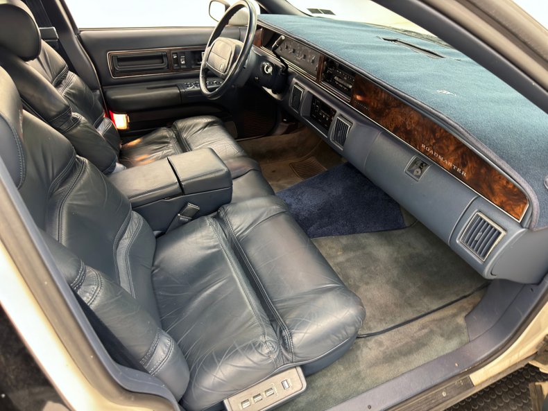 Buick-Roadmaster-1993-Summit-White-Dark-Blue-39