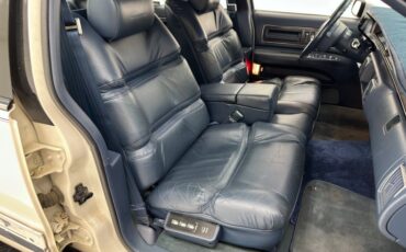 Buick-Roadmaster-1993-Summit-White-Dark-Blue-49