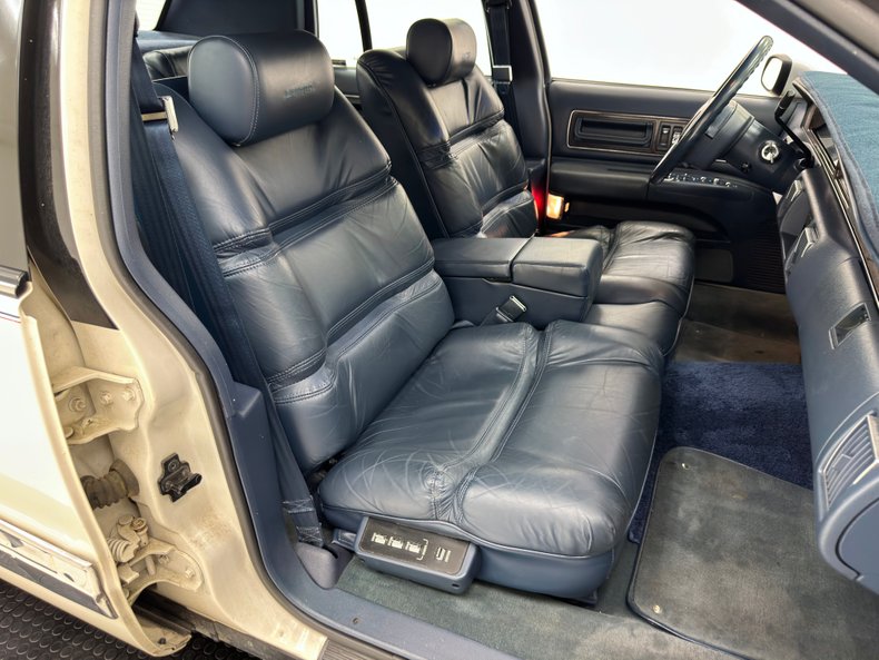 Buick-Roadmaster-1993-Summit-White-Dark-Blue-49