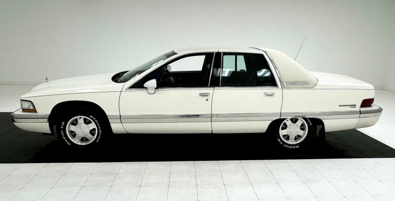 Buick-Roadmaster-1993-Summit-White-Dark-Blue