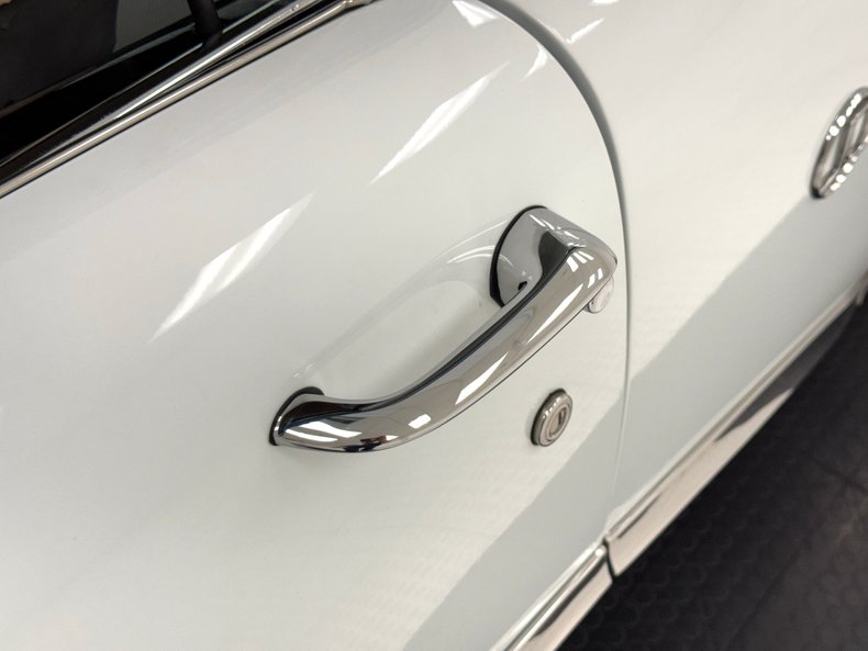 Buick-Series-40-1955-Dover-White-Gray-14