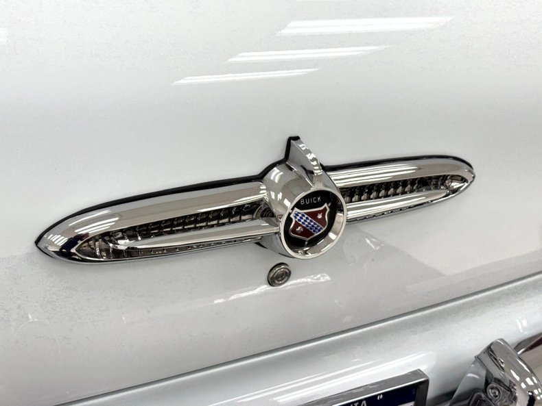 Buick-Series-40-1955-Dover-White-Gray-16