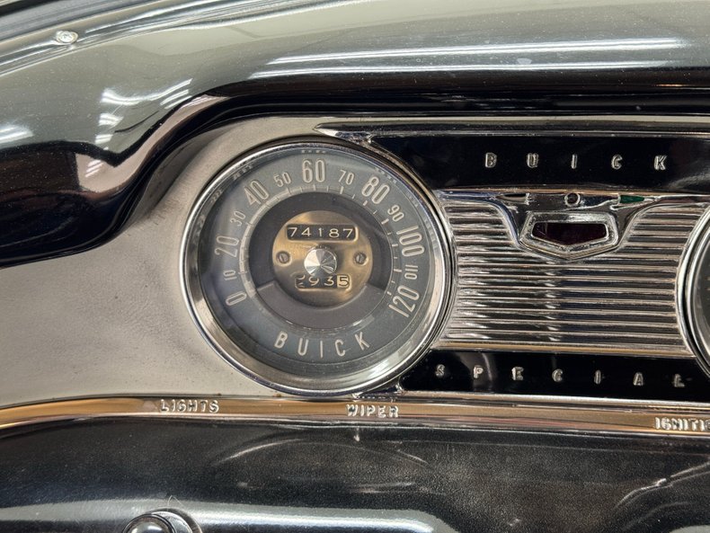 Buick-Series-40-1955-Dover-White-Gray-22