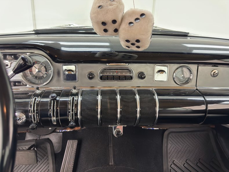 Buick-Series-40-1955-Dover-White-Gray-23