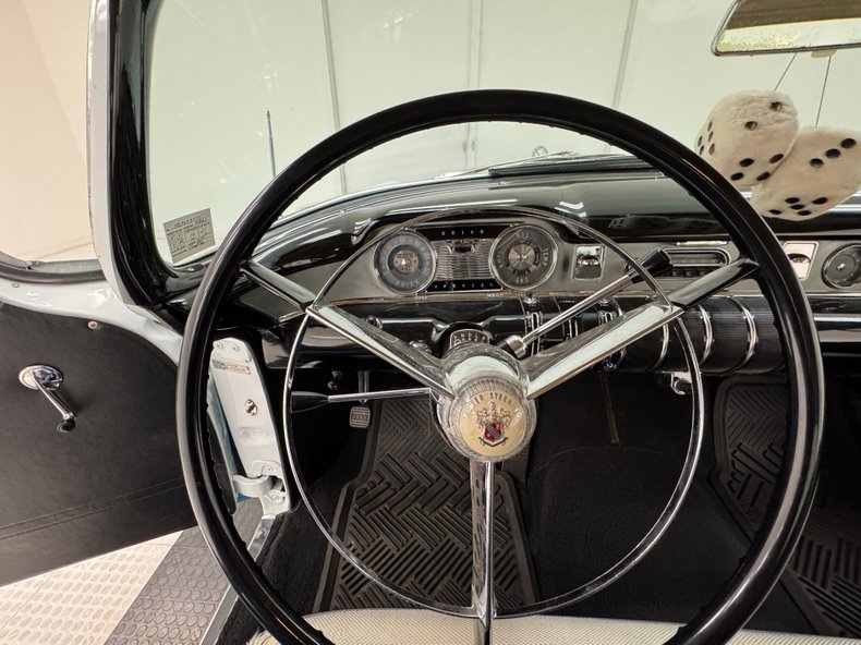 Buick-Series-40-1955-Dover-White-Gray-38
