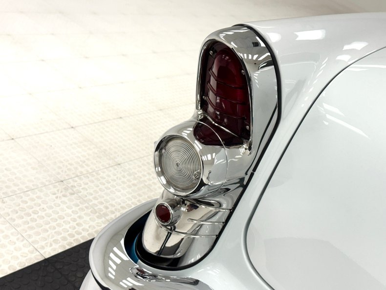Buick-Series-40-1955-Dover-White-Gray-4