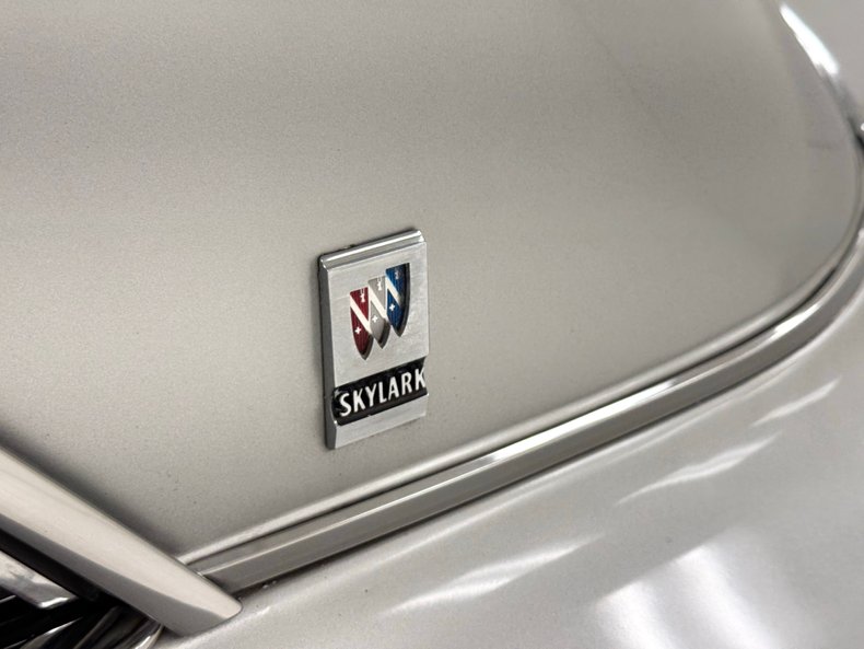 Buick-Skylark-1962-Silver-Cloud-Red-24