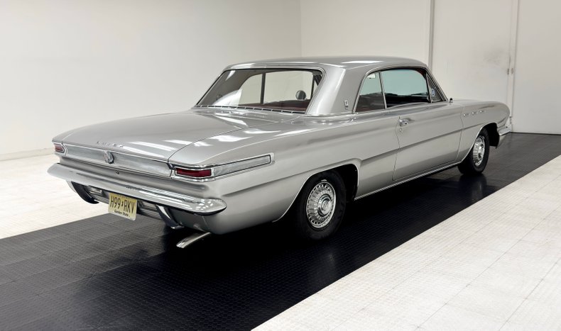 Buick-Skylark-1962-Silver-Cloud-Red-3