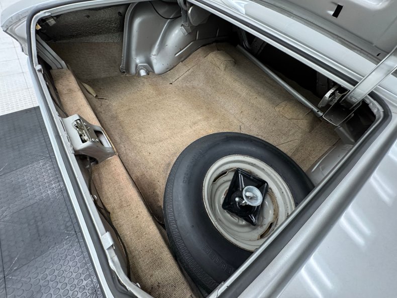 Buick-Skylark-1962-Silver-Cloud-Red-30