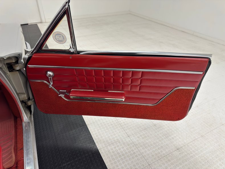 Buick-Skylark-1962-Silver-Cloud-Red-32