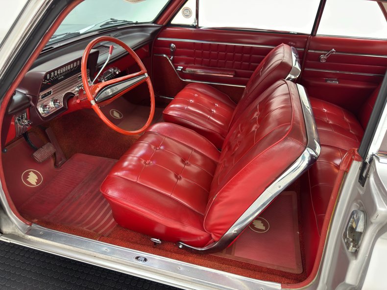 Buick-Skylark-1962-Silver-Cloud-Red-34