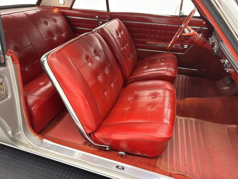 Buick-Skylark-1962-Silver-Cloud-Red-36