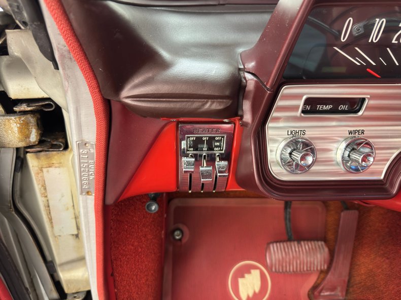 Buick-Skylark-1962-Silver-Cloud-Red-41