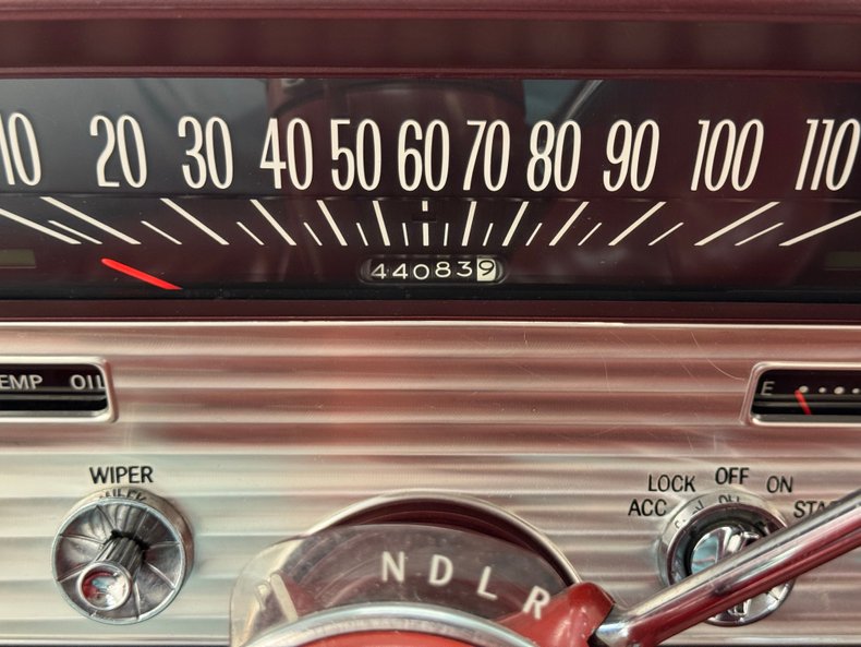 Buick-Skylark-1962-Silver-Cloud-Red-42