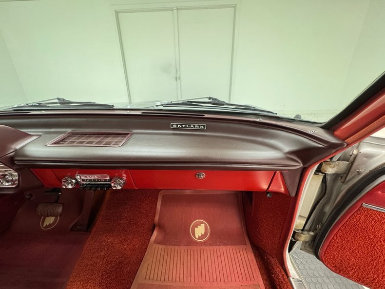 Buick-Skylark-1962-Silver-Cloud-Red-44