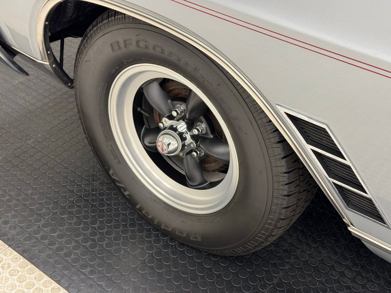 Buick-Skylark-1966-Silver-Mist-Black-21