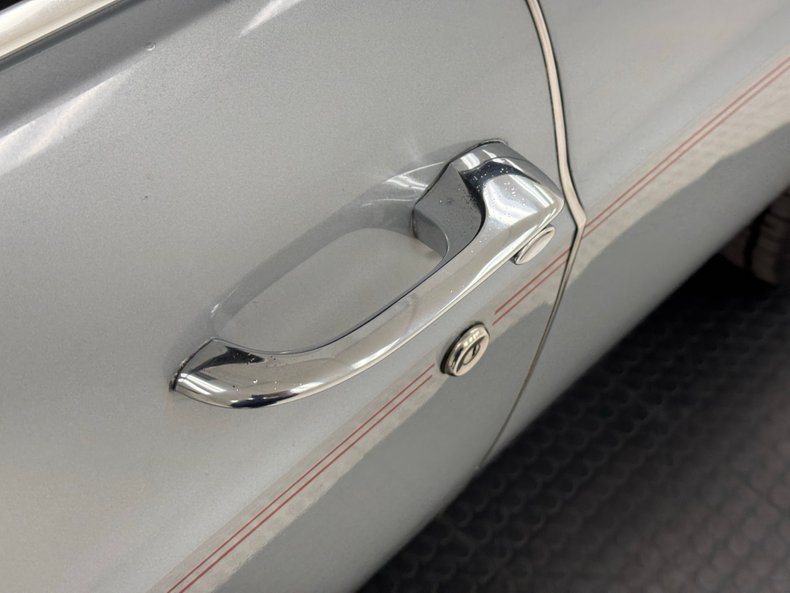 Buick-Skylark-1966-Silver-Mist-Black-26