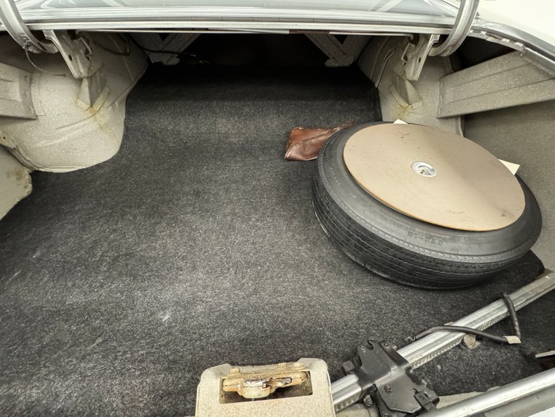 Buick-Skylark-1966-Silver-Mist-Black-37