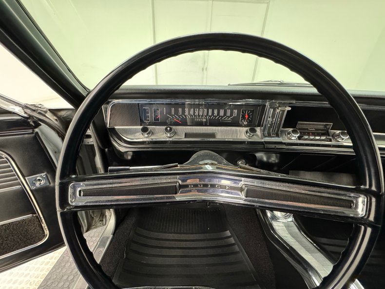 Buick-Skylark-1966-Silver-Mist-Black-46