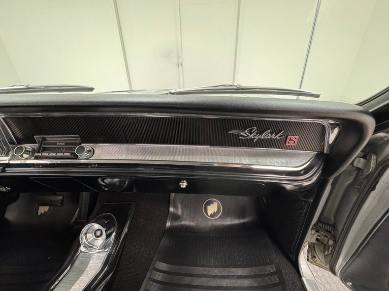 Buick-Skylark-1966-Silver-Mist-Black-9
